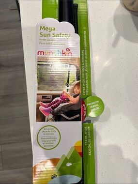 Munchkin Mega Sun Safety Roller Shade - Green and Black